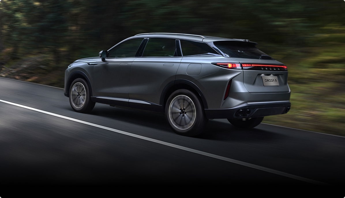 Omoda 9 shs left side of car